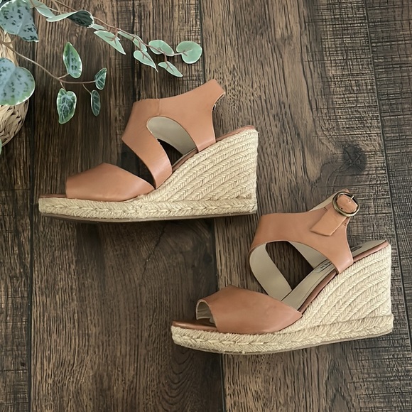 Steve Madden Wavi Wedge Sandals in Cognac - Picture 6 of 8